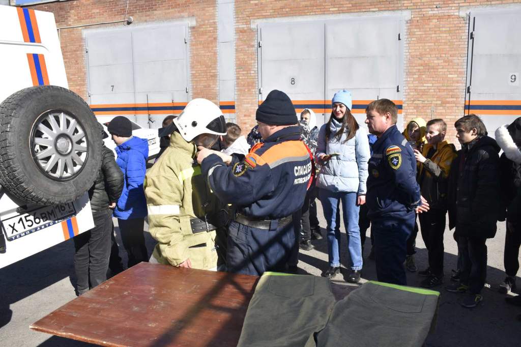 Ученики школы посетили областных спасателей Центрального ПСО в г.Новошахтинске
