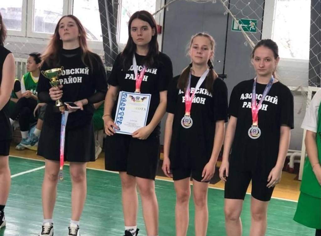 Команда Азовского района завоевала серебро Первенства области по уличному баскетболу