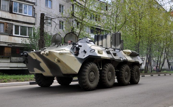 Жителей Азова предупредили о плановом передвижении военной техники и перестрелках