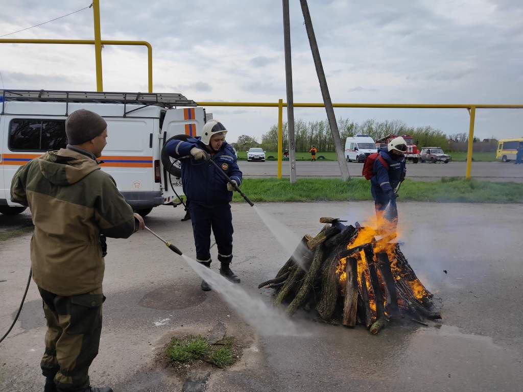 Глава администрации Азовского района Александр Палатный принял участие в учениях по пожарной безопасности