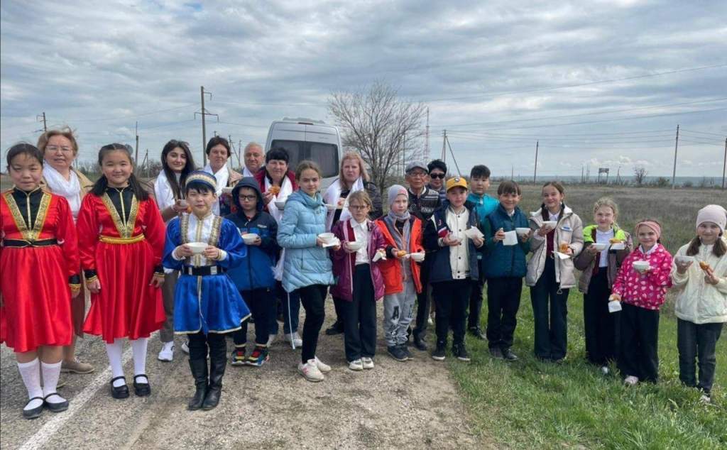 Школьники из Азовского района побывали на Фестивале тюльпанов