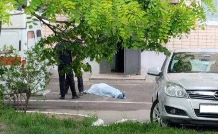 В центре Азова погиб мужчина, выпав из окна подъезда