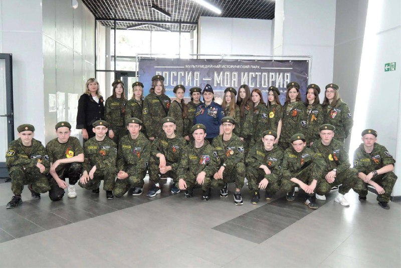 По поручению губернатора Василия Голубева бойцы поискового отряда из Азовского района посетили музей