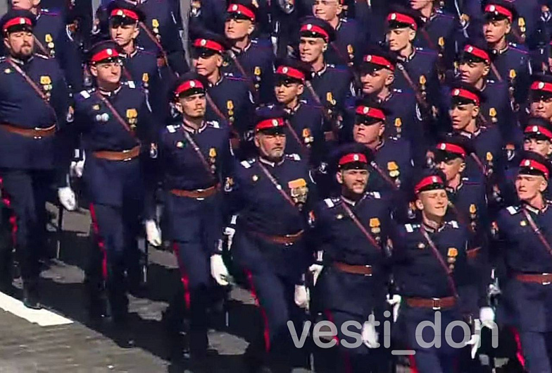 По Красной площади Москвы в составе Парада Победы прошли донские казаки 