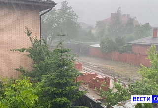 Азовский район ушел под воду из-за дождя: штормовое предупреждение на Дону сохраняется до 1 июня