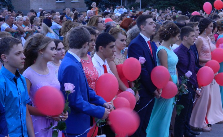 В Азове во время выпускного бала перекроют движение в центре города