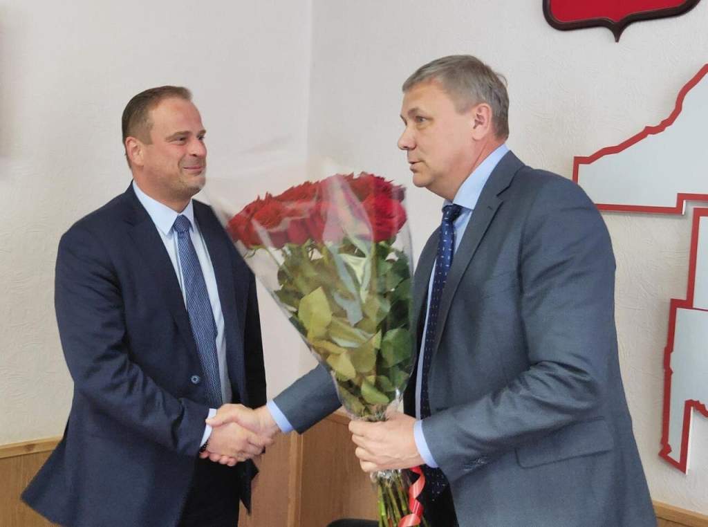 Председателя Азовского районного Собрания депутатов Михаила Попова поздравили с 45-летием