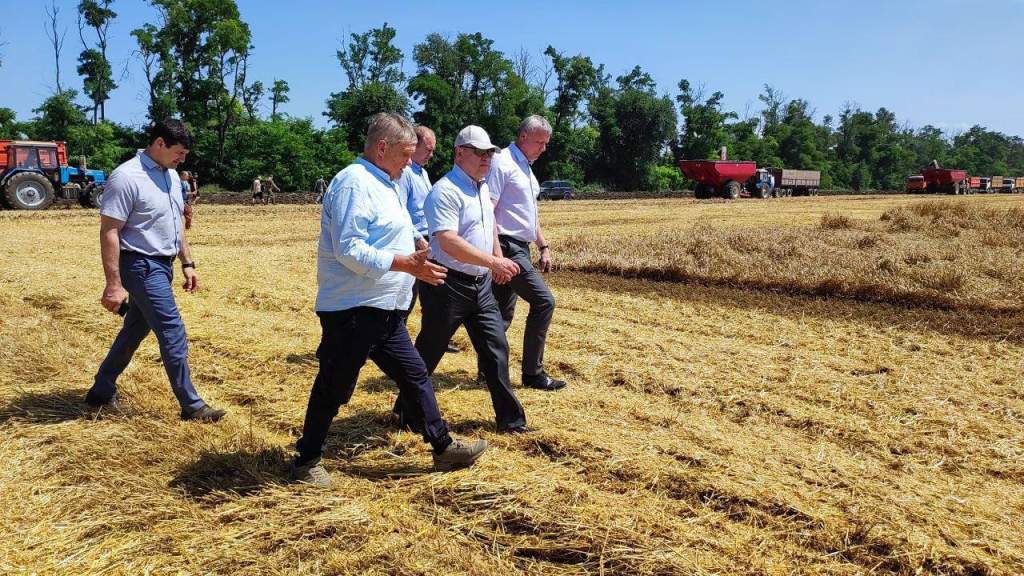 В Азовском районе дали старт уборке урожая