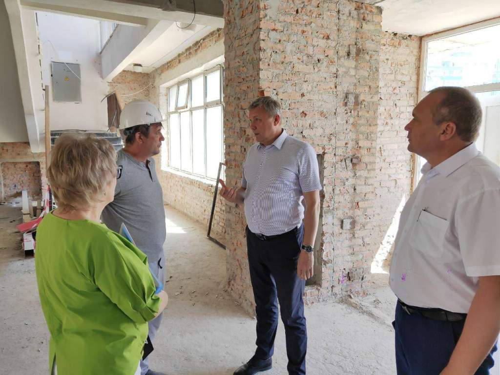 В селе Кулешовка продолжается капитальный ремонт Районного Дома Культуры