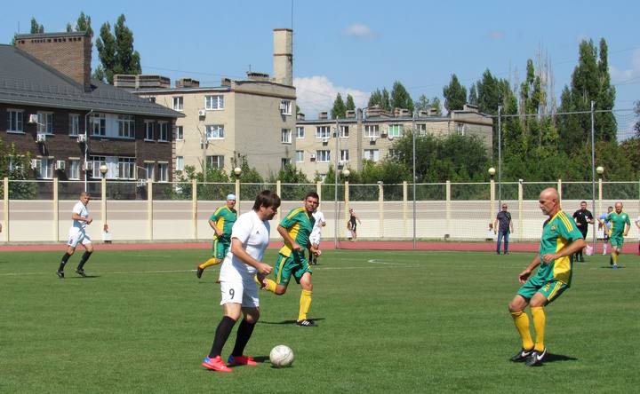 В Азове завершился футбольный турнир ветеранов памяти Юрия Шикунова