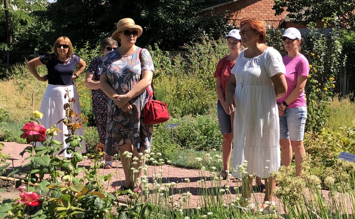 В «Гошпитальном саду» Азова в честь Орехового спаса гостей угостят восточными сладостями и целебным чаем