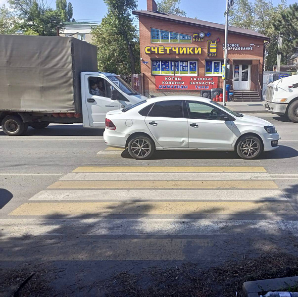 В Азове пешеход попал под колеса иномарки, переходя дорогу