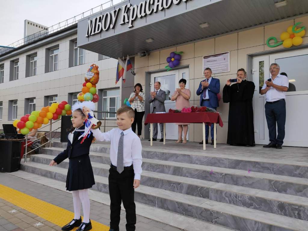 В школах Азовского района прозвенел первый звонок
