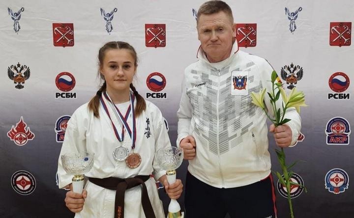 Спортсменка из Азова привезла две медали с всероссийских соревнований по киокусинкай