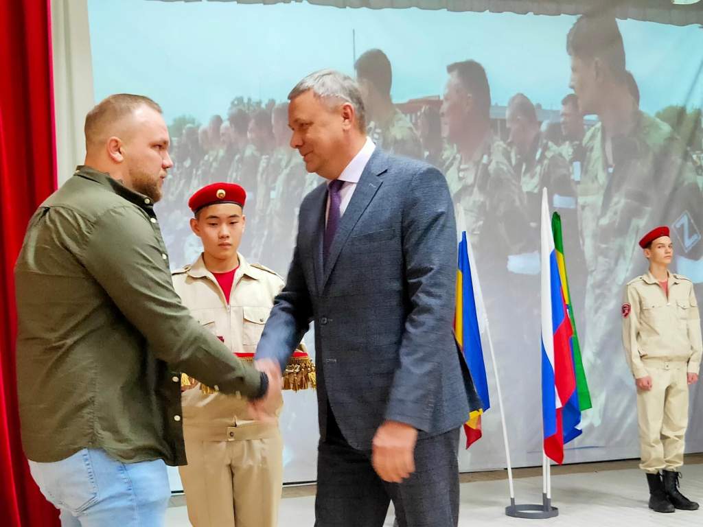 В Азовском районе наградили участника СВО Орденом Мужества