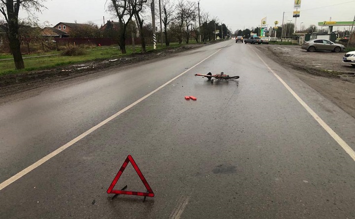 В Азовском районе на дороге погиб велосипедист