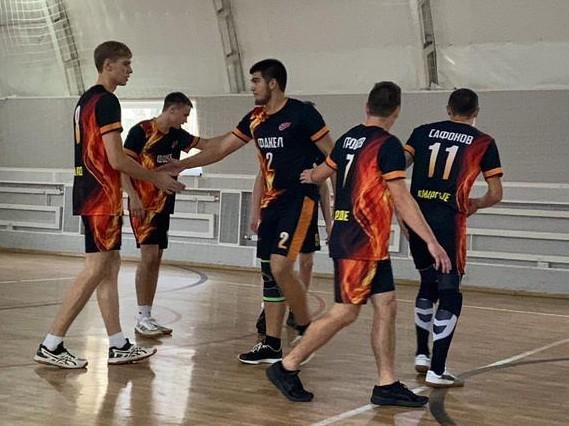 Волейбольная команда из Азовского района — лидер общего зачета областного кубка
