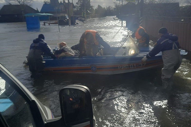 Из зон подтопления на Дону эвакуировали более 500 человек, среди них — дети