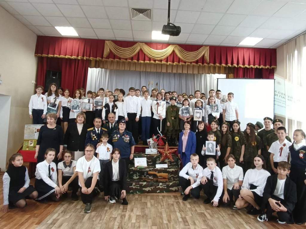 Школьники из Азовского района приняли участие в акции «Наши семейные книги памяти»