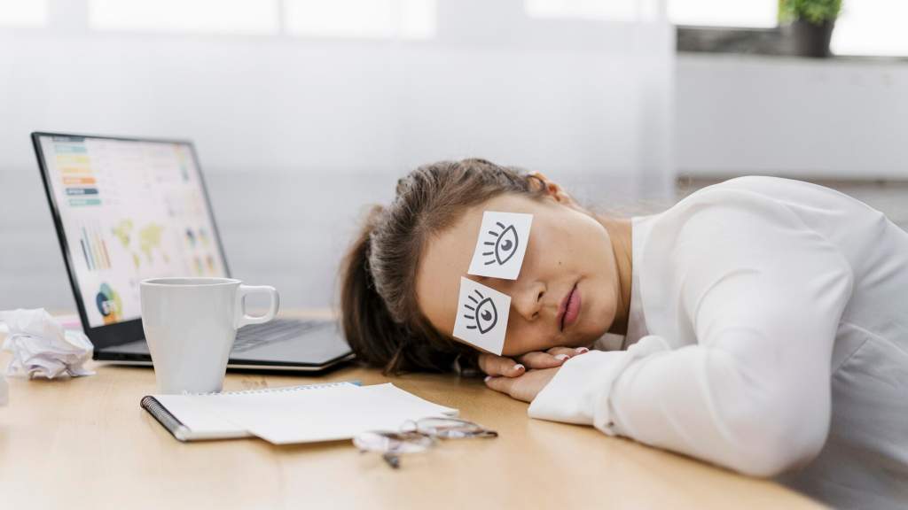 Как избавиться от сонливости, если она настигла на работе