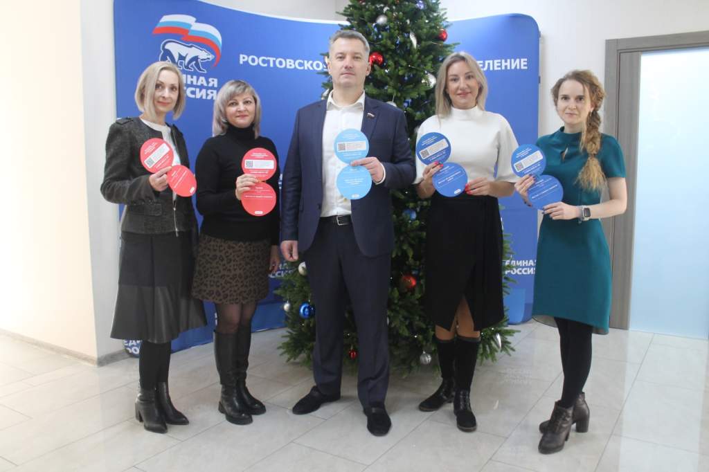 Депутат Антон Гетта со своей командой исполнят новогодние мечты детей в Азовском районе