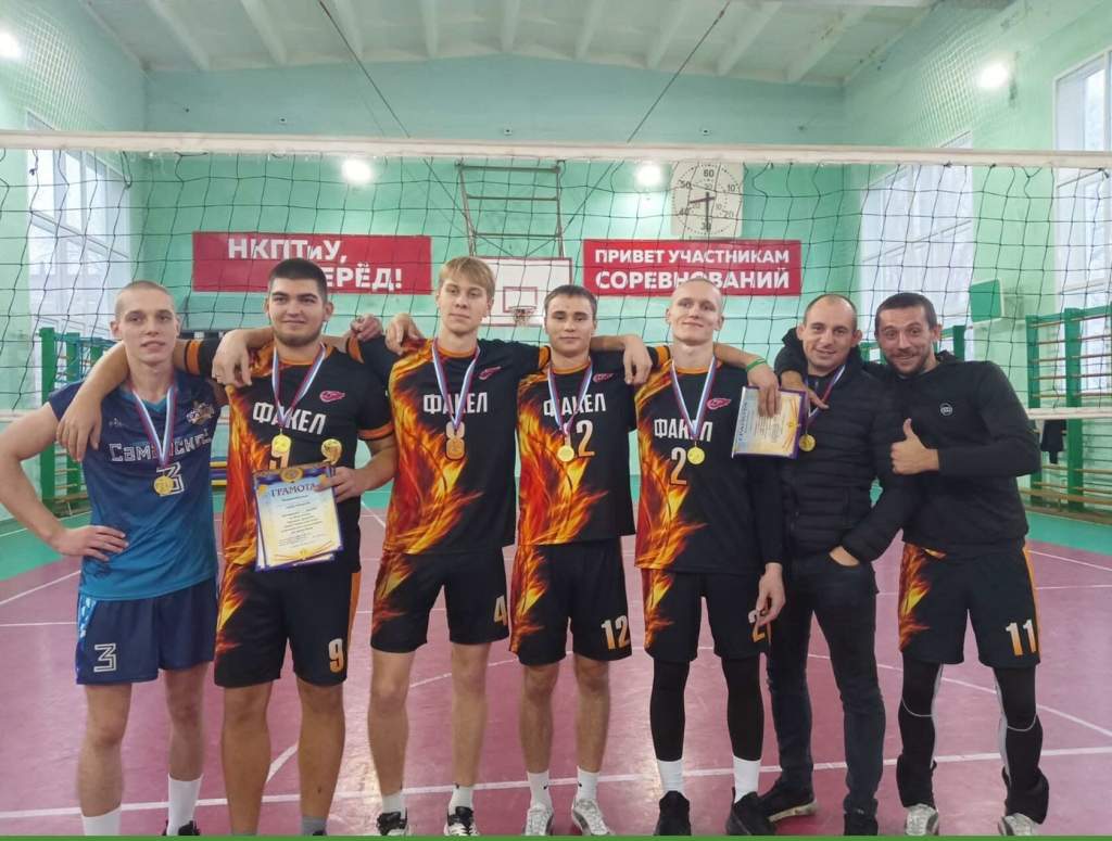 Волейбольная команда из Азовского района выиграла Кубок области