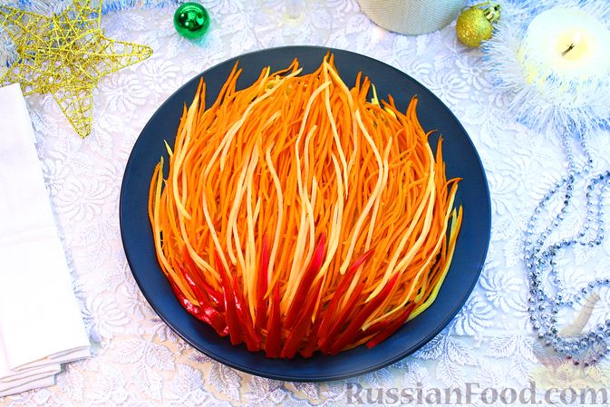 Рецепты новогодних блюд: салат «Дыхание дракона» с курицей, картофелем и морковью по-корейски