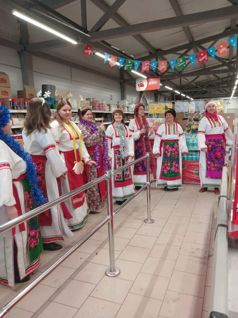 Народный хор села Самарского поздравил односельчан с Новым годом