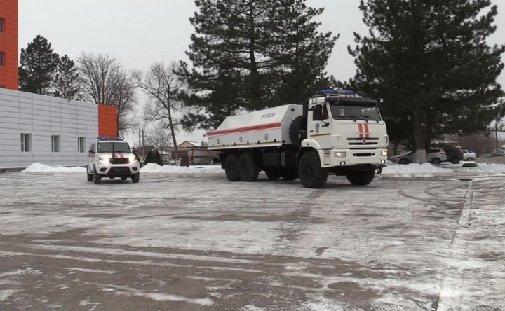 Спасатели из Азовского района получили автомобиль радиационной разведки и комплекс спецобработки