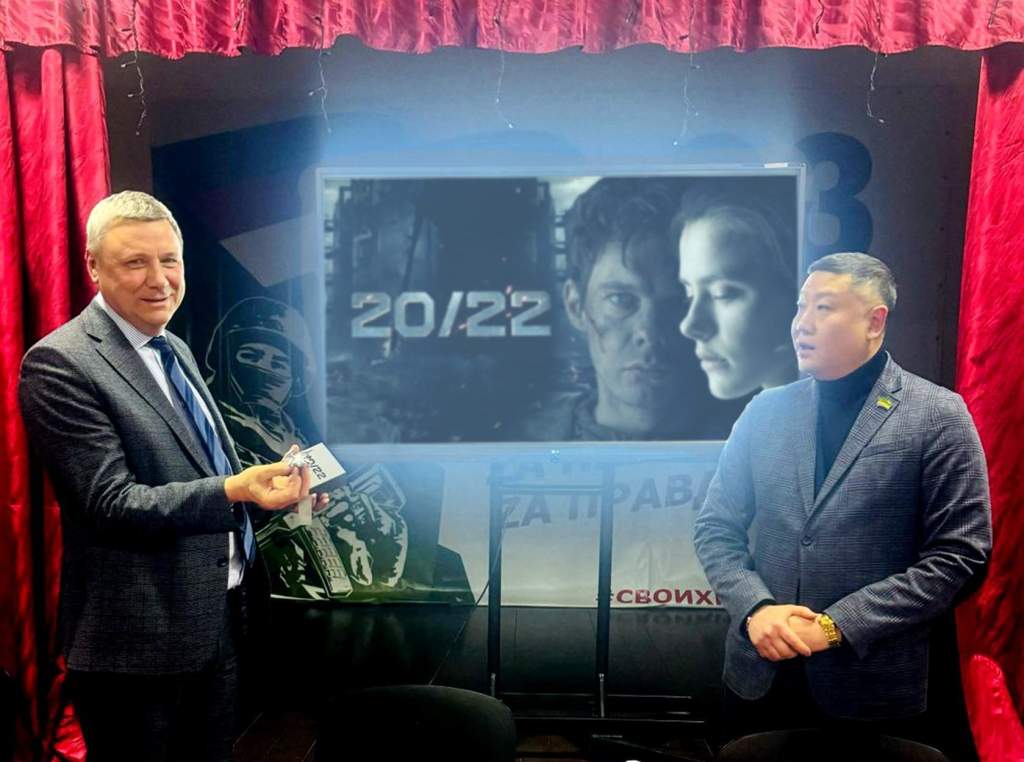Глава администрации Азовского района получил памятный знак за содействие в съемке кинокартины «20/22»