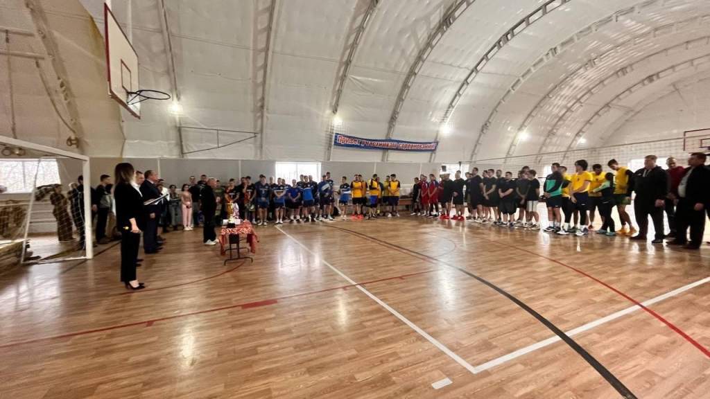 В Азовском районе прошло открытие традиционного Кубка по волейболу