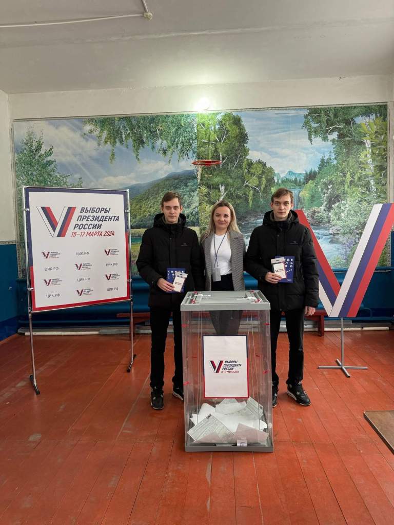 В Азовском районе впервые голосующим вручили сувениры