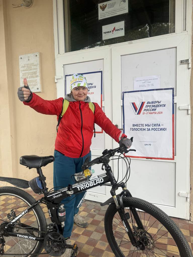 Жители Азовского района активно голосуют на выборах Президента России