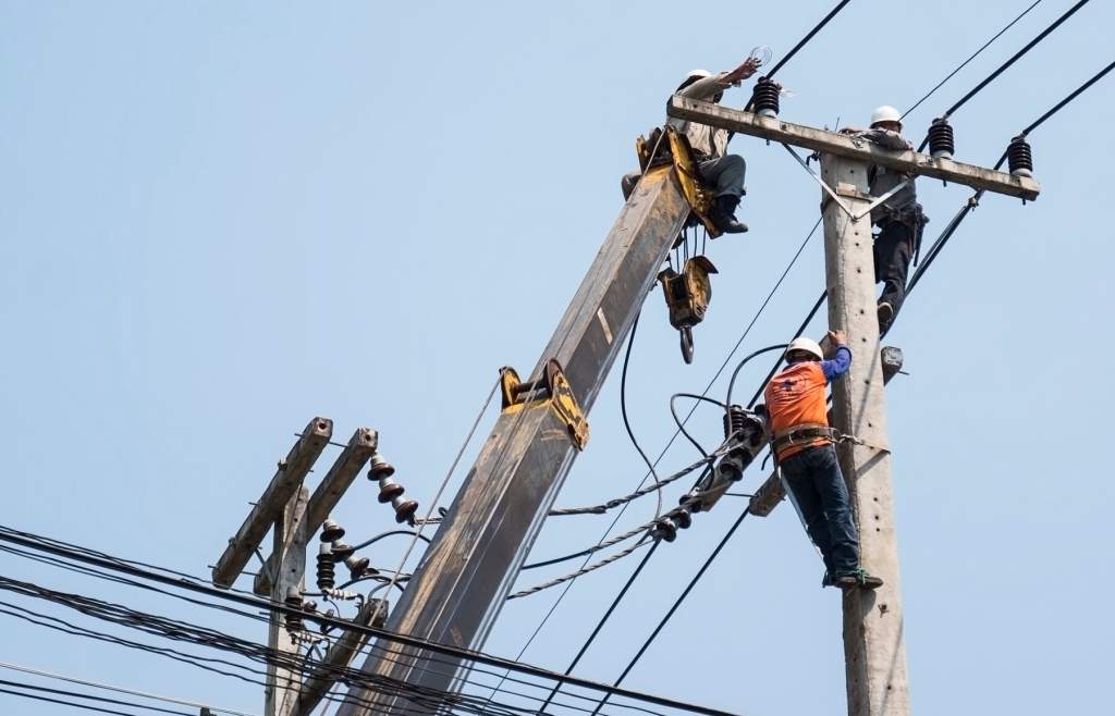 В Азовском районе отремонтируют 15 км линий электропередач