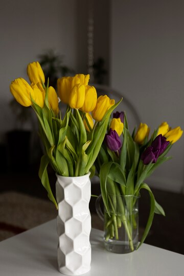 Уход за тюльпанами: как сохранить цветы в вазе дольше