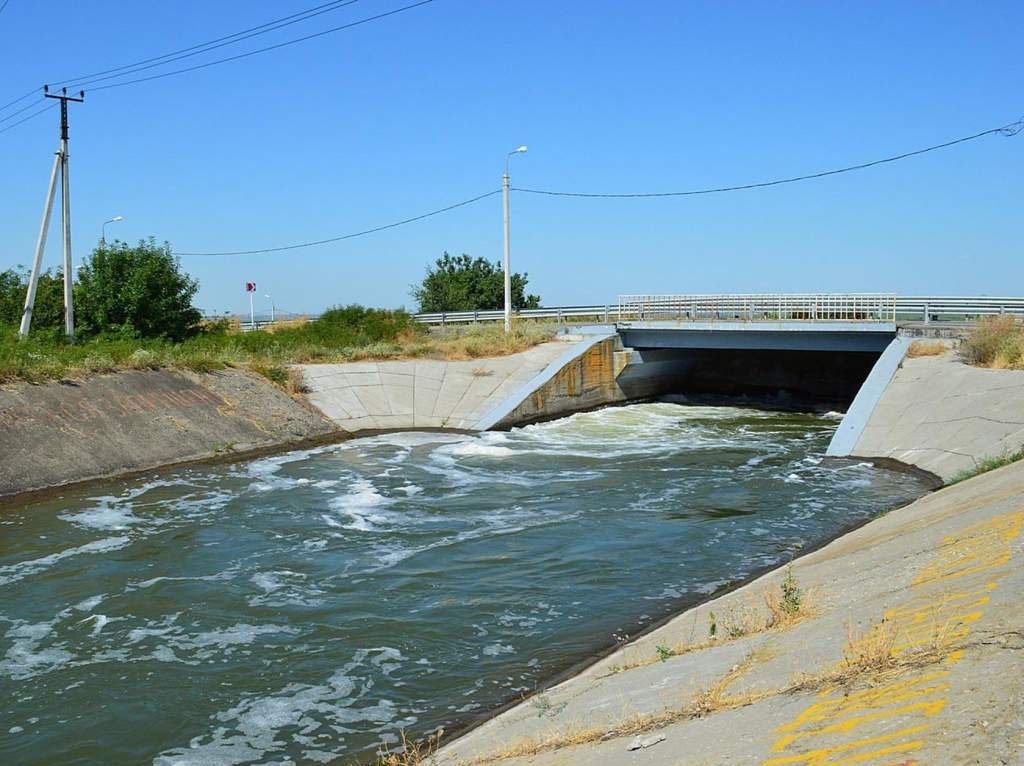 В Азовском районе приступили к заполнению водой системы оросительных каналов