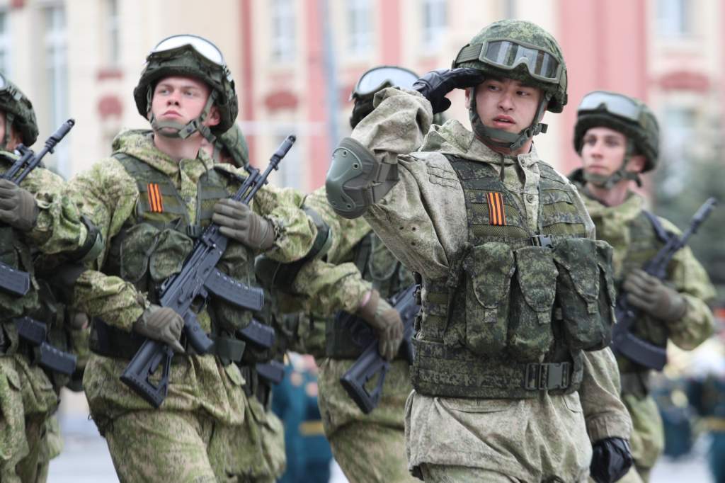 С 1 апреля на Дону увеличили выплаты при заключении контракта о военной службе