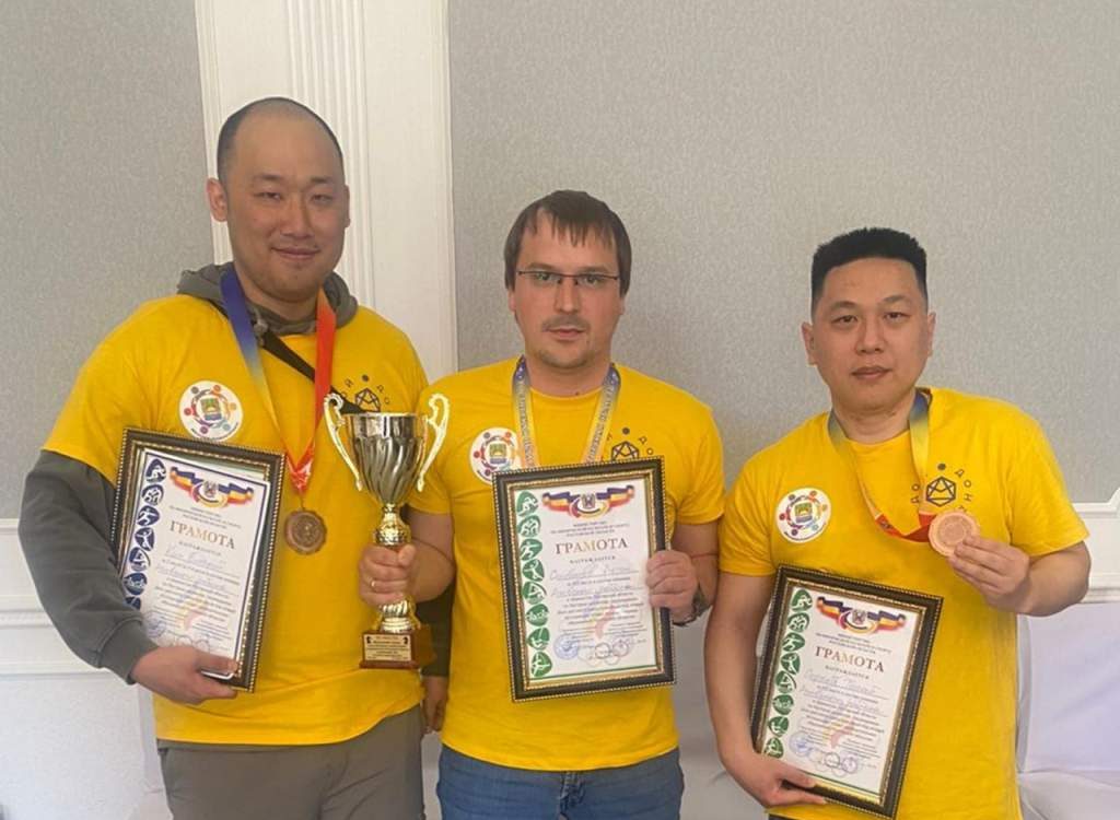 Команда Азовского района выиграла бронзовые награды турнира по быстрым шахматам