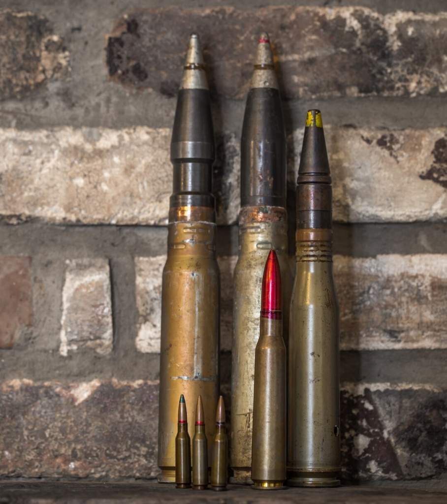 Дома у жителя Азовского района обнаружили незаконно хранившиеся 68 снарядов