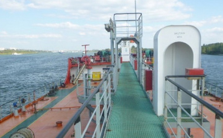 В морской порт Азов пытались незаконно ввезти 46,9 тысяч долларов США