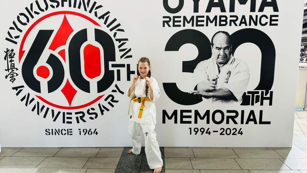 Школьница из Азовского района приняла участие в Международном турнире по каратэ в Токио