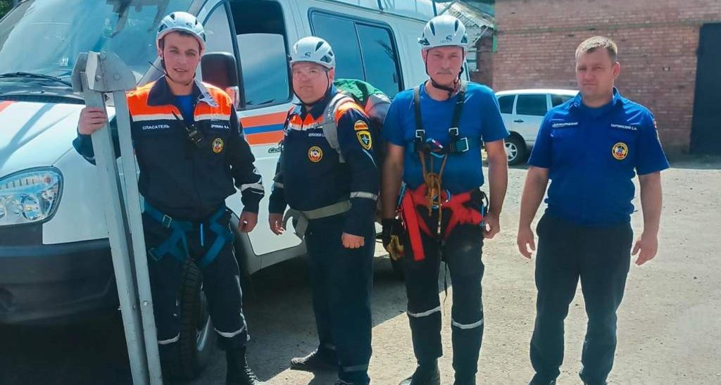 В Азовском районе спасли пожилого мужчину, упавшего в 10 метровый колодец