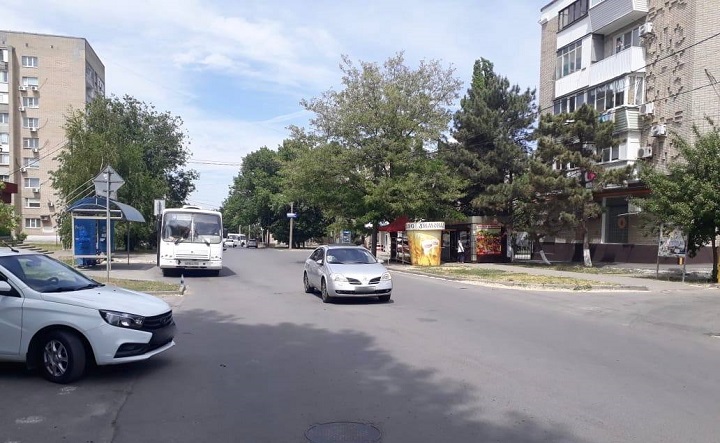 В Азове 9-летний мальчик попал под колеса машины, выбежав на дорогу