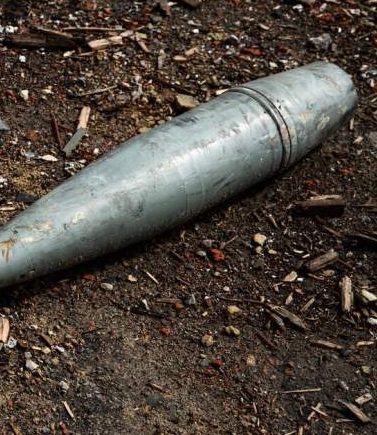В Азове в подвале многоквартирного дома нашли два снаряда