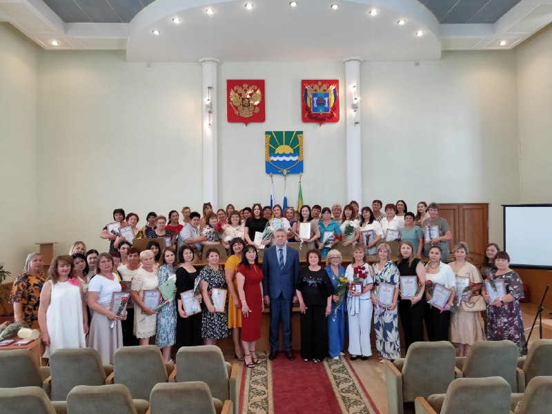 В Азовском районе поздравили социальных работников с профессиональным праздником