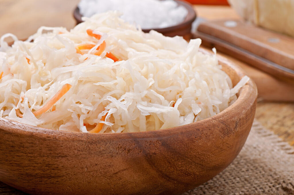 Sauerkraut with carrot in wooden bowl Журналист