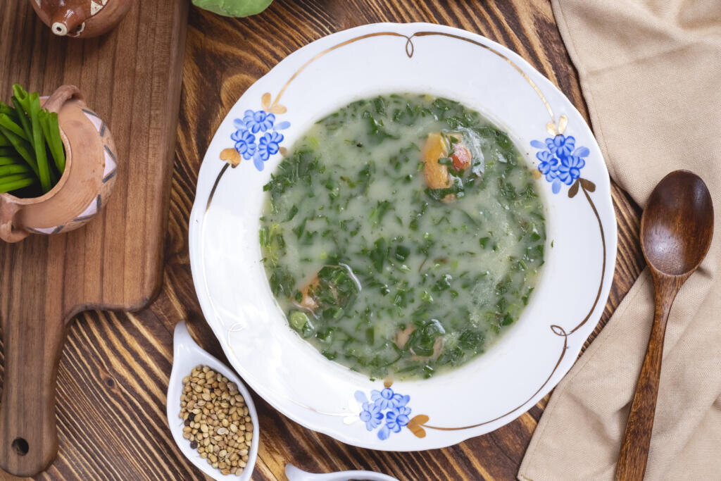 green soup spinach onion spices side view Журналист