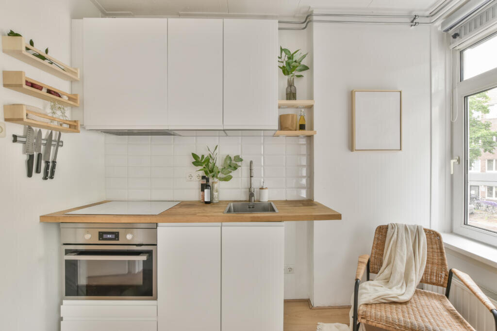 A beautiful renovated furnished kitchen interior design Журналист