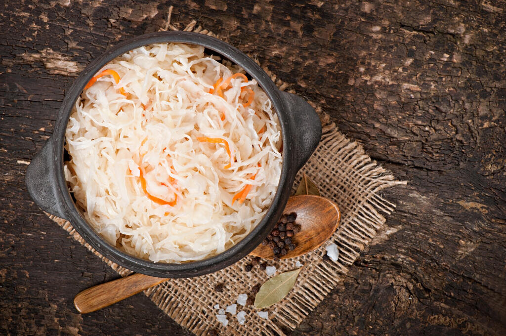 Sauerkraut with carrot in wooden bowl Журналист